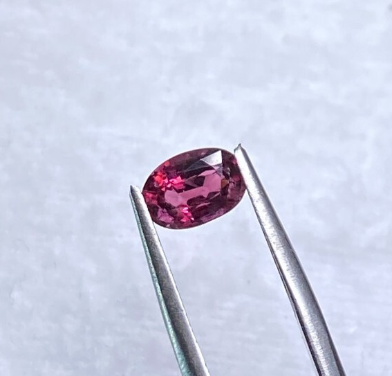 1.10 CTS, SPINEL, UNTREATED CHERRY RED OVAL CUT, 8 X 5.7 MM BURMA