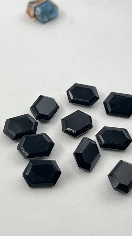 [WHOLESALE] BLACK ONYX GLASS FIELD FACETED HEXAGONE SHAPE LOOSE GEMSTONE gallery