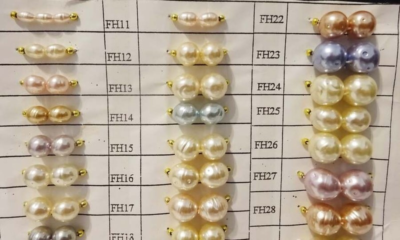 Natural Freshwater Pearl Display Board Showing Graduated Sizes ~ 65 Pearls Total gallery