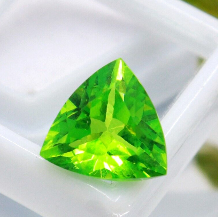 8 -9 Ct Green Peridot AAA Certified Natural Rare Loose Gemstones Trillion Cut gallery