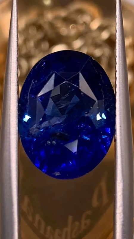 GIA Certified 7.72Ct Natural Rare Royal Blue Sapphire