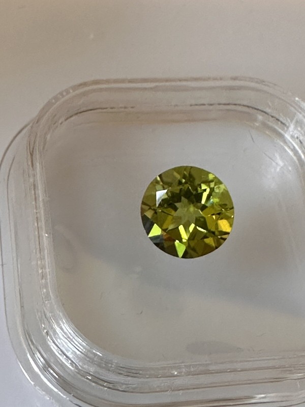Lovely 2.50ct Changbai Peridot Natural Gemstone gallery