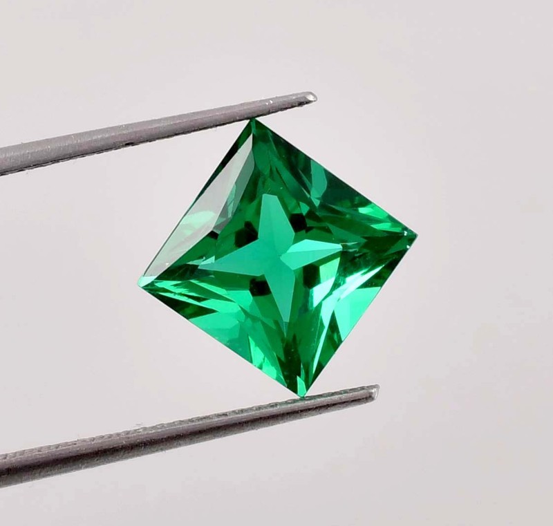 Flawless Natural Green Zambian Emerald 8 x 8 mm Gemstone GIT Certified)