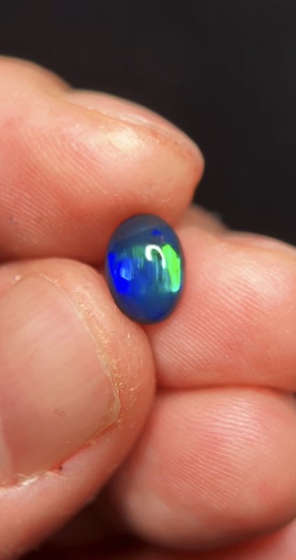 1.3ct Australian natural solid black opal from lightning ridge.Tiger’s Eye Flash