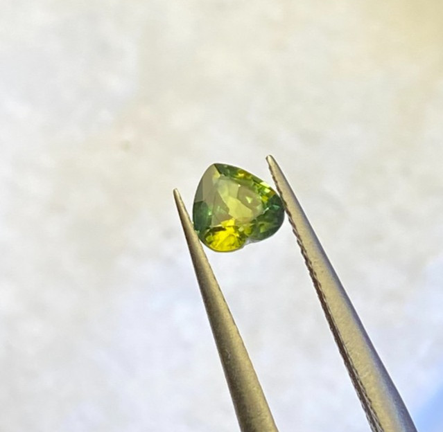 AUSTRALIAN PARTI SAPPHIRE, 0.74 CTS, HEART SHAPE, 5.5 X 5.2 X 3.3 MM, VS QUALITY