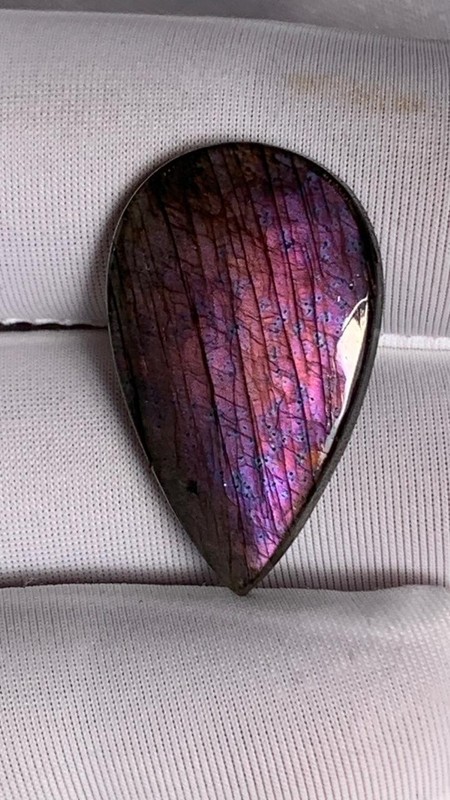 15carats Beautiful Purple Colour Labradorite Pear Shape 27×17×4mm gallery