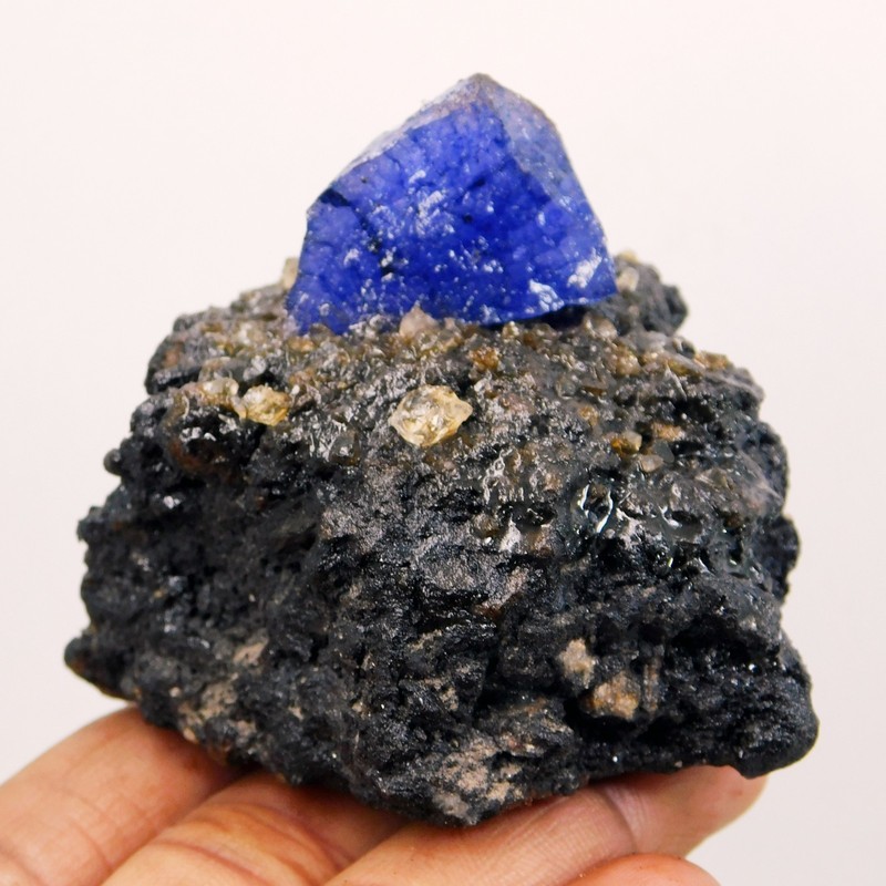 Certified 694.80 Ct Natural Tanzanite Matrix Crystals Rough Collectors Specimen gallery