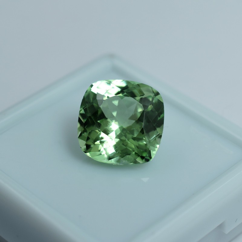 Natural Bluish Green Sapphire 5.45 Ct CERTIFIED Ring Size Treated gemstone gallery