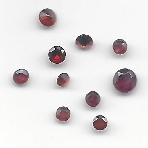Garnet Round Faceted – 2.0mm to 4mm – Approx 10 Pk – LT14