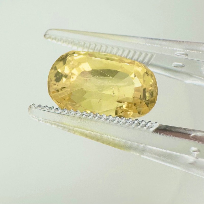 Sapphire Oval cushion 6.10 ct | Ceylon (Sri-Lanka) No-Heated Natural yellow gallery