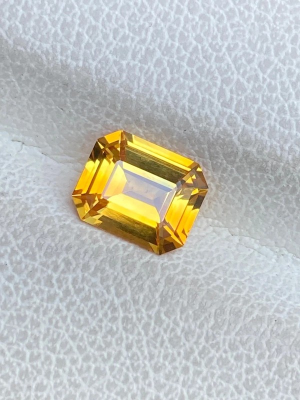 4 Ct Natural yellow Sapphire Emerald Cut GIE Certified Loose Gemstone