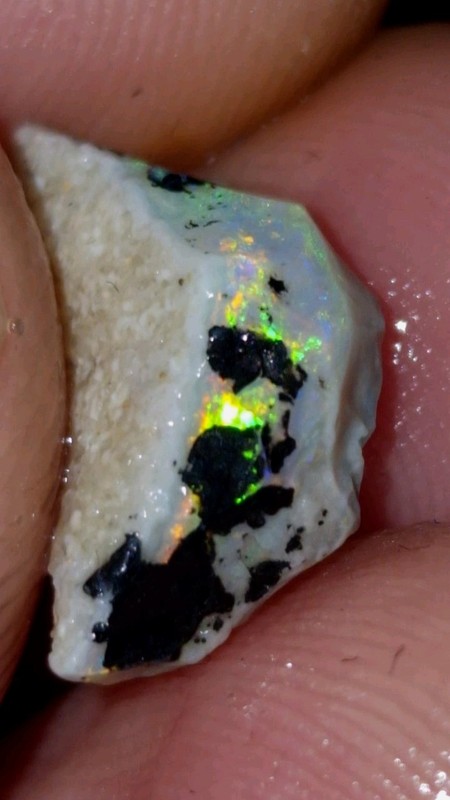 Australian Opal Gem Rough Stone, Mintabie Saturated Gem. B4 Brightness.