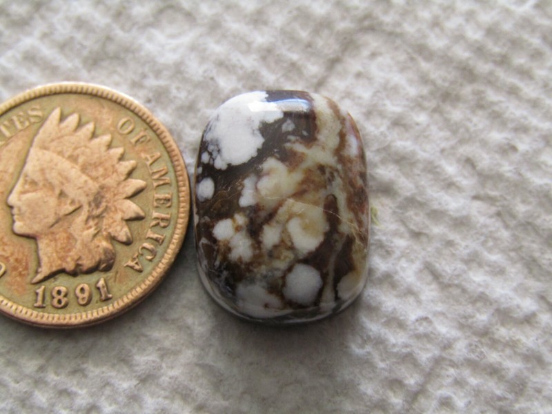 Natural Wildhorse Magnesite Cabochon 14 carats Wild Horse Cab White Red Brown