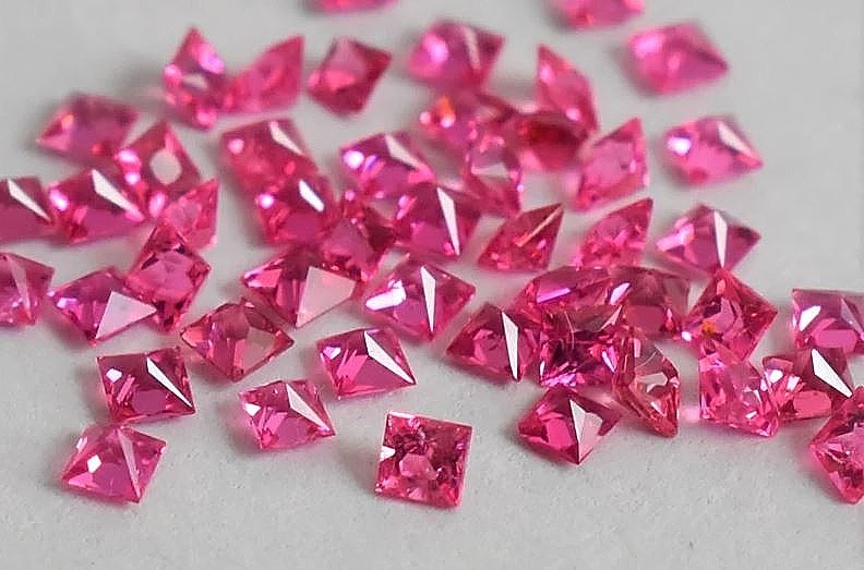 SET OF 16 NATURAL JEDI NEON HOT REDDISH-PINK BURMA SPINEL 2MM PRINCESS CUT MELEE
