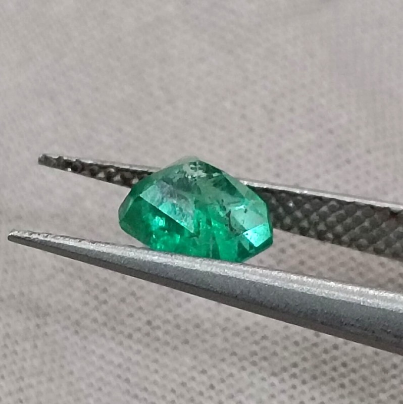 Certified 1.06ct Medium Neon Green Natural Zambian Emerald, Minor Oiled Loose Ge gallery