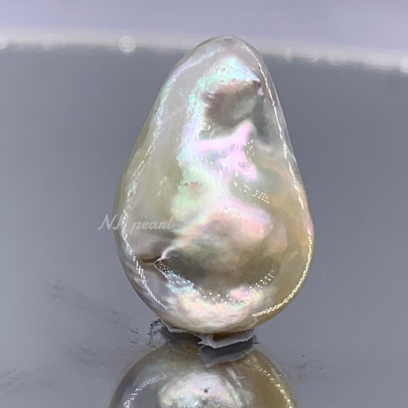 South Sea Pearl white baroque 13mm x 20.5mm,4.36g undrilled
