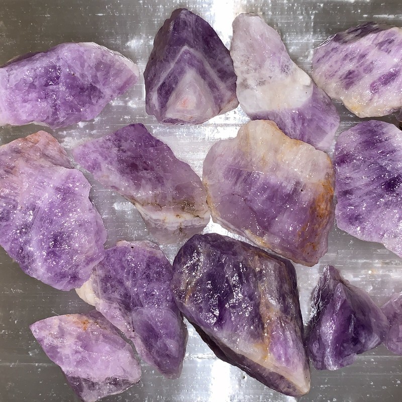 BANDED AMETHYST ROUGH, CHARGED 1000 CARAT LOT + A FREE SELENITE CHARGING STICK gallery