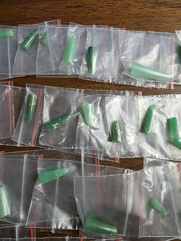 Chrysoprase Bullets 50 Pieces Loose Handcut/Polished gallery