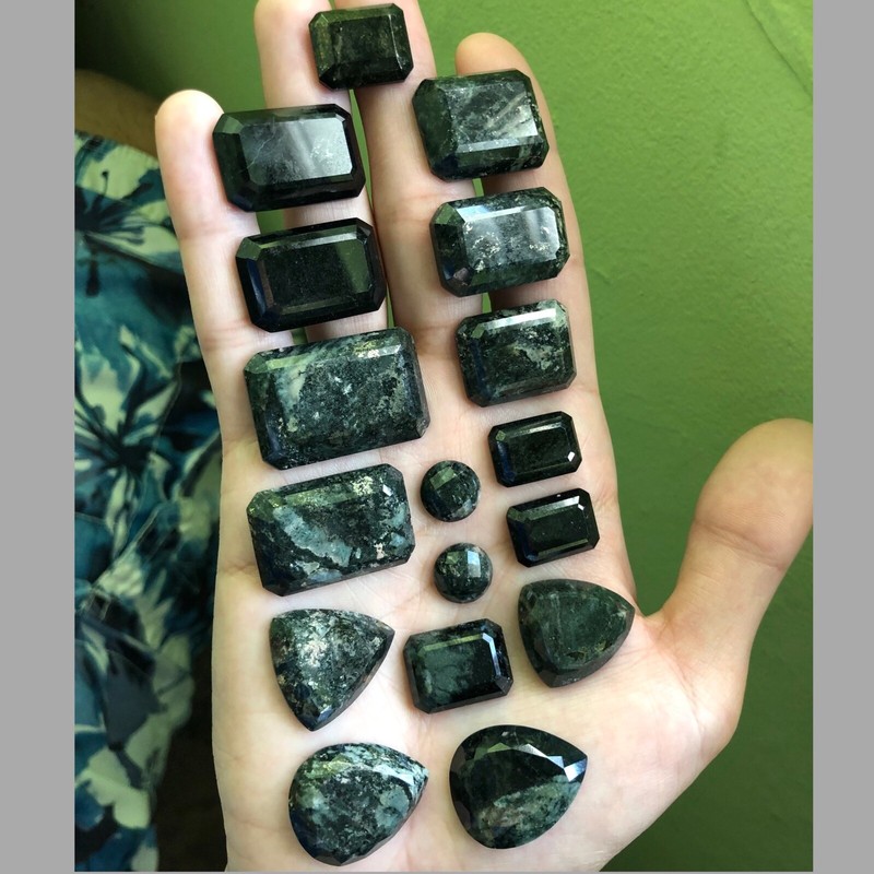 Sonoranite, 434.67 carat lot, extremely rare. Arizona, United States origin. gallery