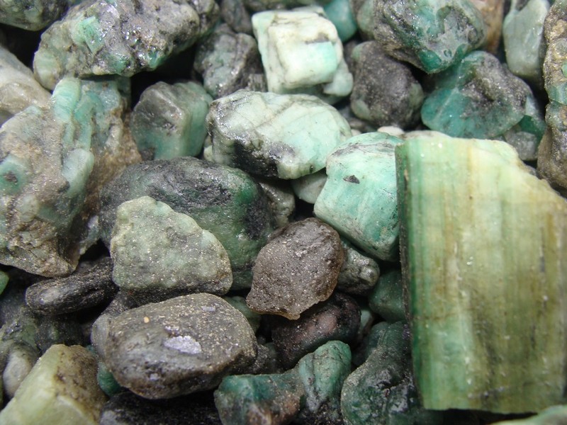 3000 Carat Lots of Unsearched Natural Emerald Rough + a FREE Faceted Gemstone gallery