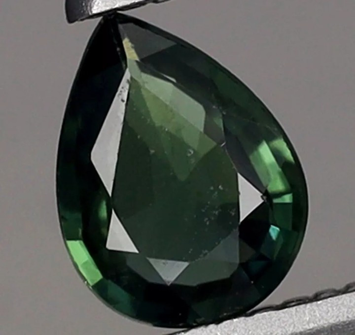 0.31 Ct Australian Parti Sapphire 5.1 X 3.8 mm