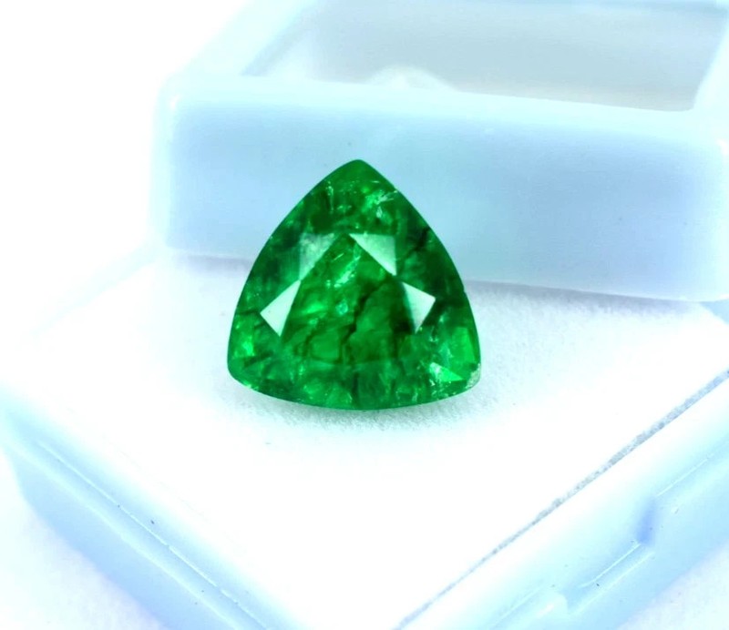 AA+ Quality 6.25 Ct Faceted Trillion Cut Vivid Green Colombian Emerald Gemstone