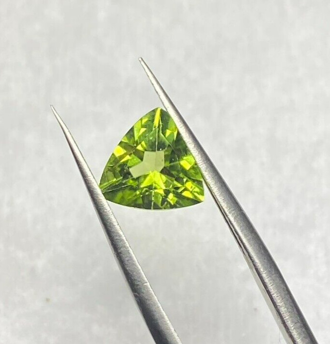 1.62 CTS NATURAL UNTREATED GREEN TRILLION CUT PERIDOT, 8.2 X 8 X 4.4 MM USA