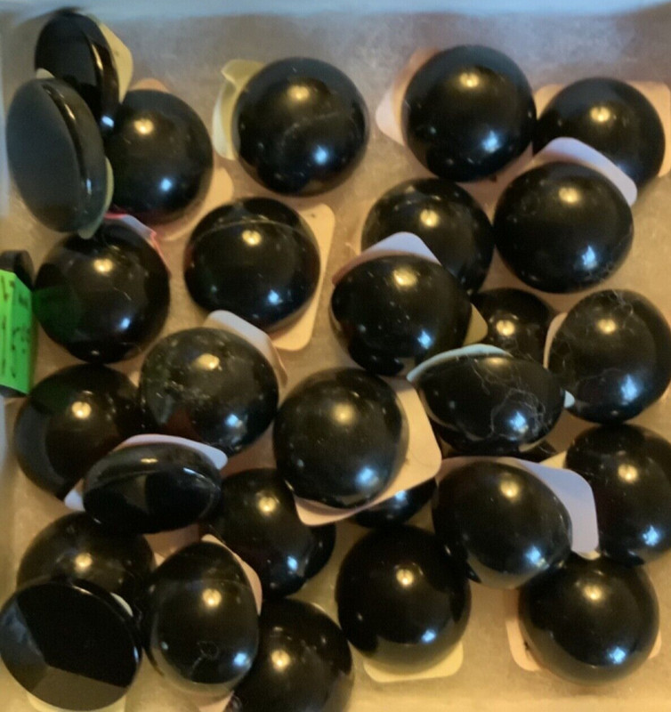30pieces of black onyx. (25)-17-18mm rd, (5)-flat rds. misc