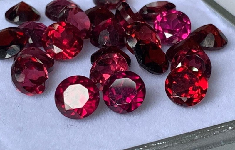 Pretty Red And Pink Natural Garnet Faceted Size 5 to 6mm Rounds