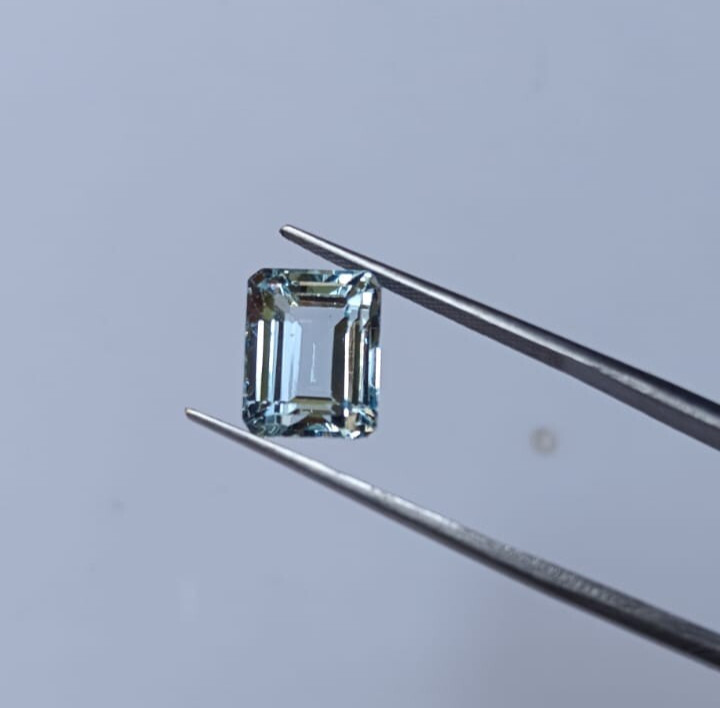 5.70 Carats. Natural Aquamarine Fine Cut Loose Gemstone 11 X 9X 7 MM- Approx.