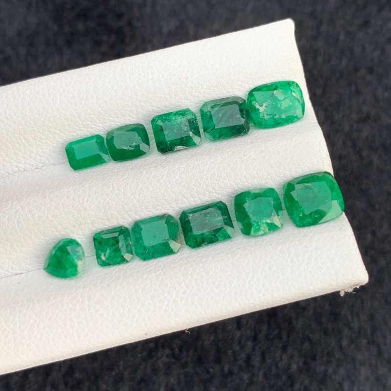 Natural Swat Emerald Lot 6.77 Ct 11 Pieces Mixed Cut Cushion Emerald Pear Loose gallery