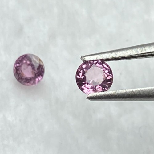 0.98 CTS, PAIR OF ROUND CUT PINK SPINELS FROM BURMA, 4.4 & 4.6 MM