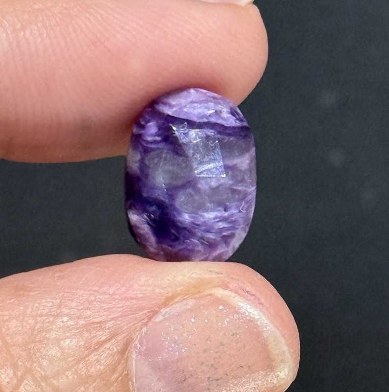 7.2ct 14.3×10.5×5.7mm Purple Faceted Charoite Oval Cabochon Riing Stone
