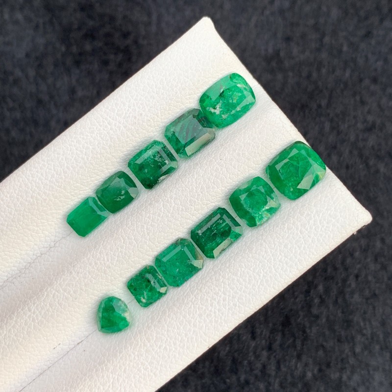 Natural Swat Emerald Lot 6.77 Ct 11 Pieces Mixed Cut Cushion Emerald Pear Loose gallery