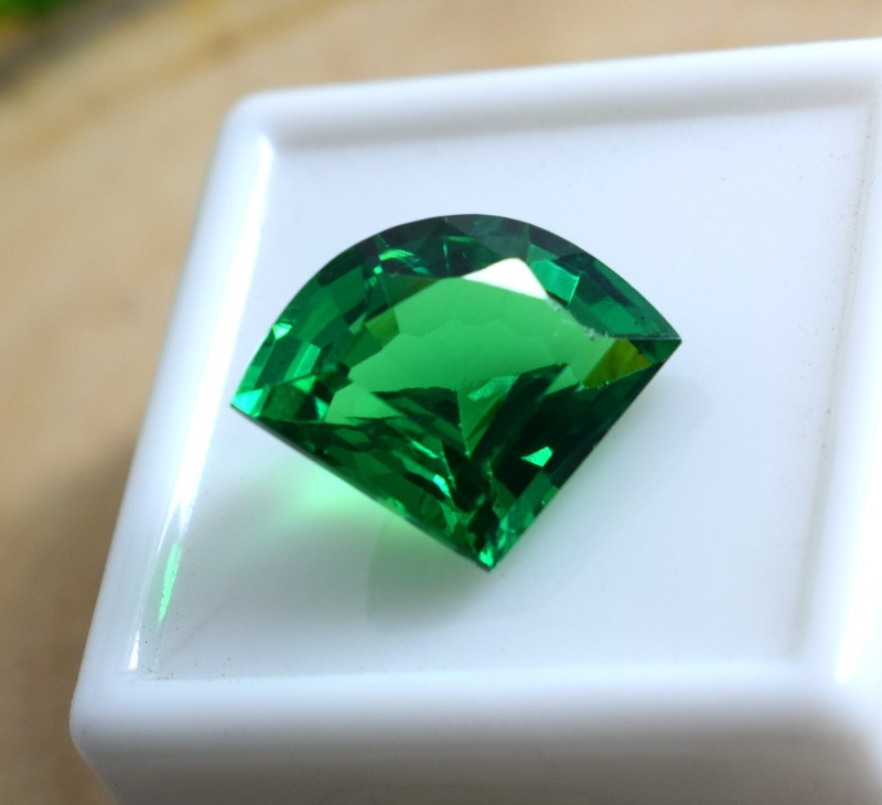 9 to 11 Carat Approx AAA Quality Fancy Shape Gemstone Certified New Green Garnet