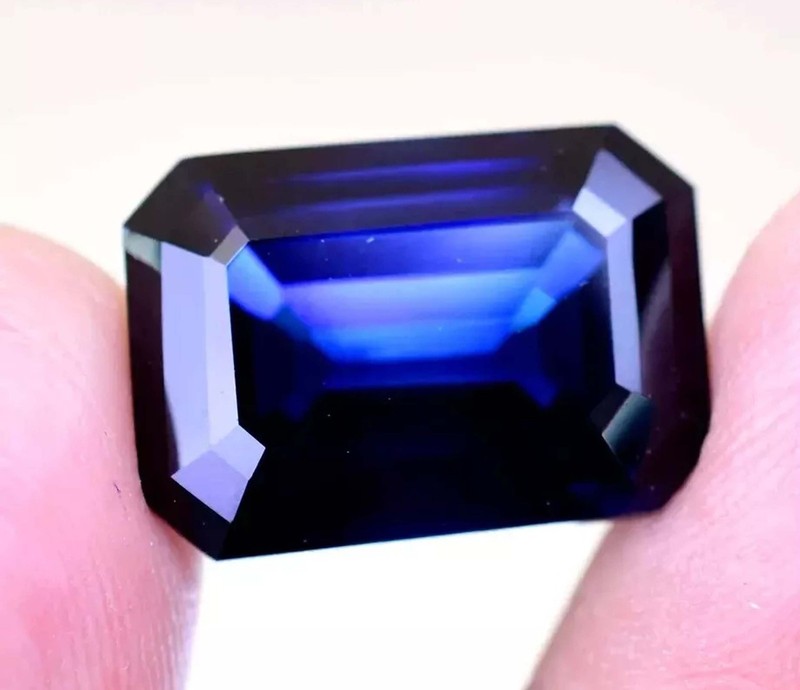 8.00 Carat Natural Blue Sapphire Emerald Cut IGL Certified Loose Gemstone D26