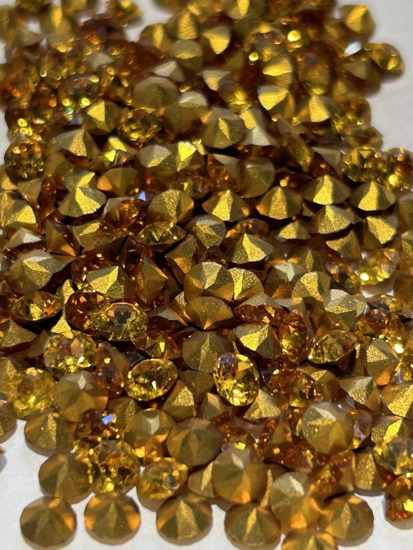 DS & Co Vintage Swarovski Round Gold Topaz Crystal 5mm (SS23) Gold Foil NOS