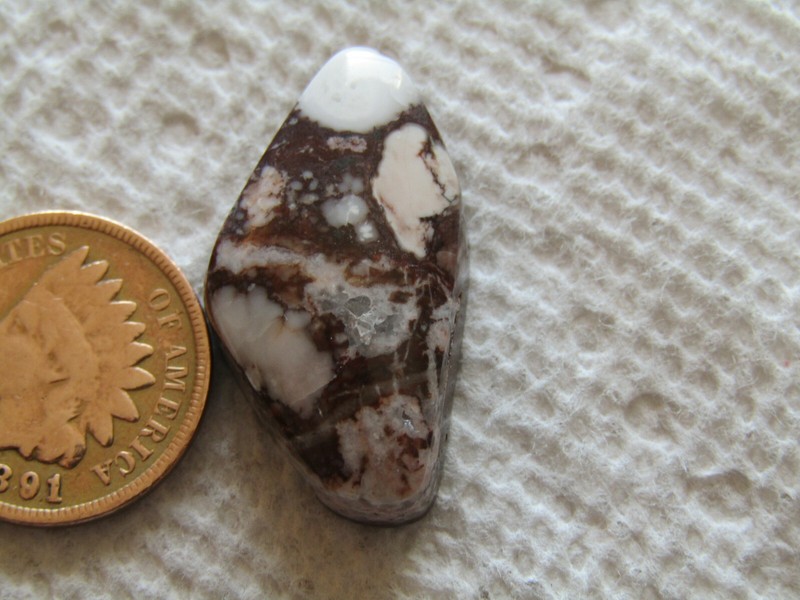 Natural Wildhorse Magnesite Cabochon 21 carats Wild Horse Cab White Red Brown