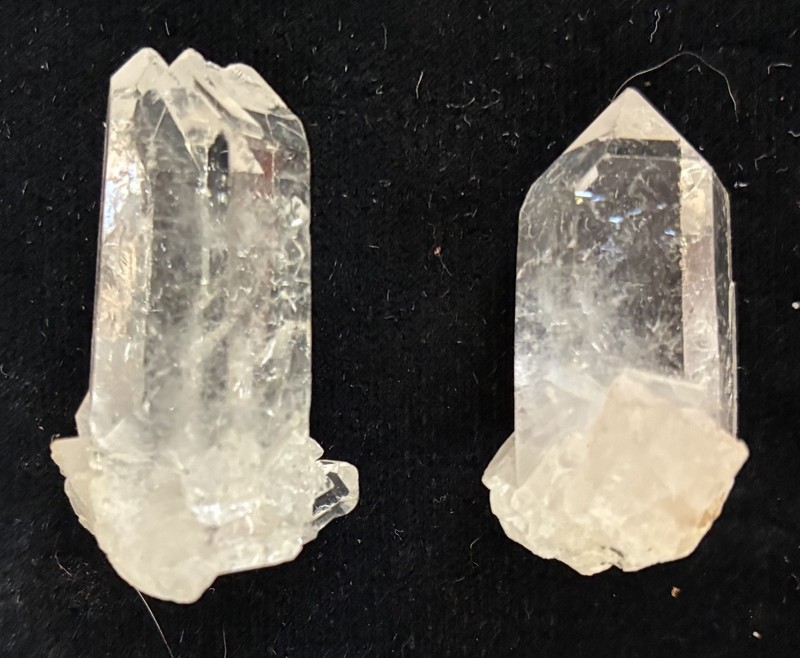 Two pieces Natural Quartz Crystal Points