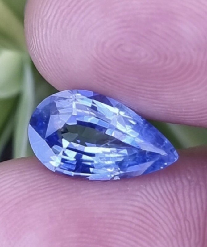 Stunning Certified Natural Blue Sapphire 3.24 Carats gallery