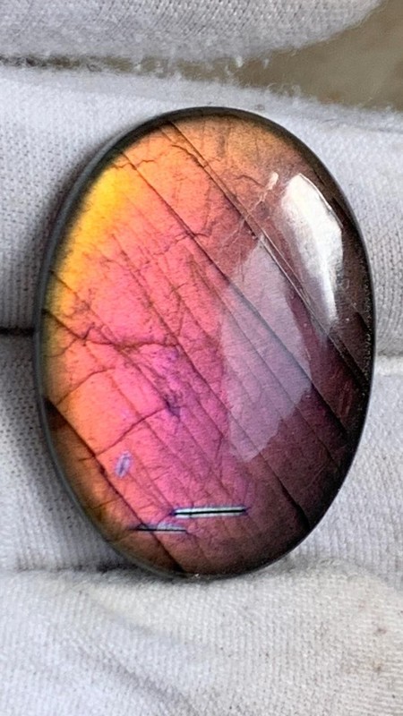 53carats Beautiful Purple Colour Labradorite Oval Shape 35×26×6mm Size