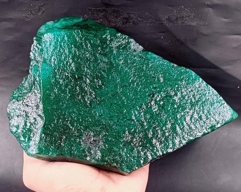 DYED 2000.00 Carat Attractive Green Emerald Rough Certified Loose Gemstone