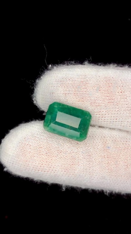 Natural Brazilian Emerald 9.10ct Emerald Cut - Green - Oiled Clarity Enhanced gallery
