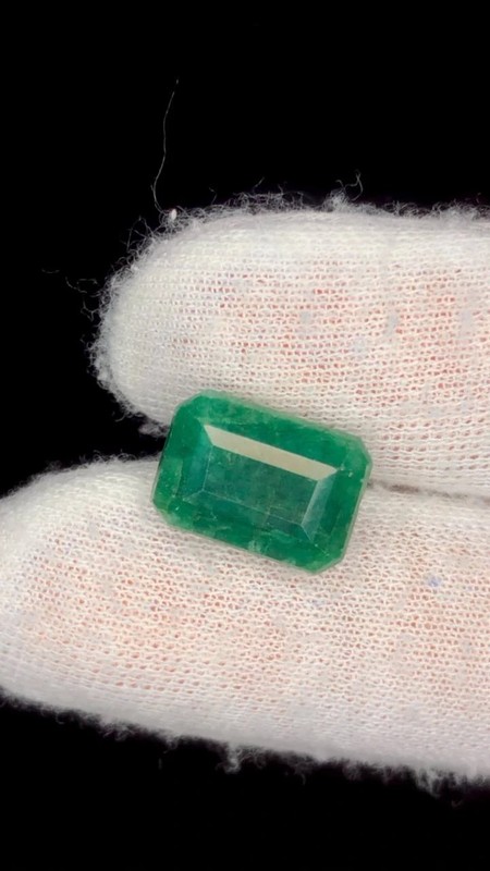 Natural Brazilian Emerald 9.10ct Emerald Cut – Green – Oiled Clarity Enhanced