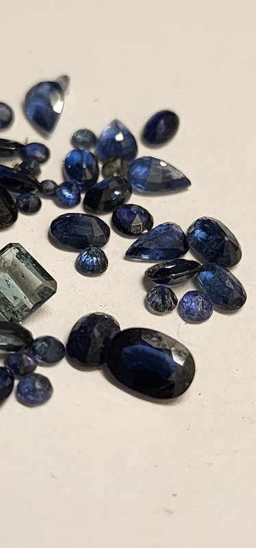 BLUE SAPPHIRE CUT 15.8 CARAT LOT OF SMALL TO MEDIUM SIZES gallery