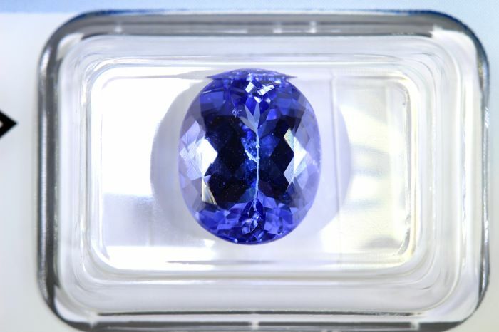 4.96 CT CERTIFIED MAGNIFICENT FLAWLESS OVAL TANZANITE GEMSTONE
