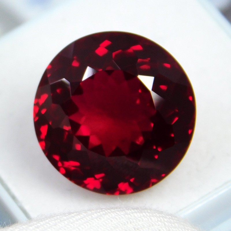16.00 Cts_Unique Collection_100 % Natural Unheated FIRE Red Spinel_Srilanka