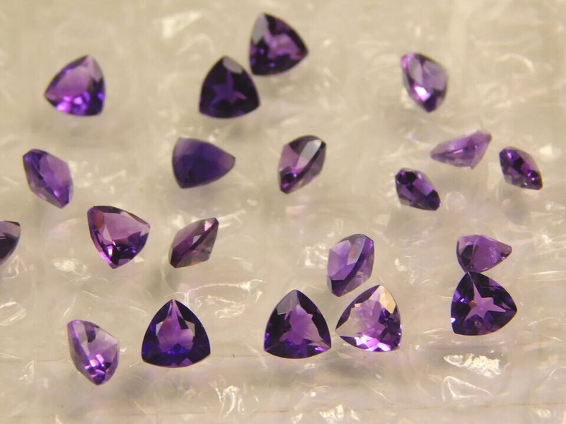 [WHOLESALE] NATURAL AMETHYST FACETED TRILLION SHAPE LOOSE GEMSTONE gallery