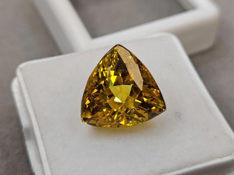 A++ Natural Yellow Fantastic Sapphire Trillion Cut 8+Ct Ceylon Loose Gemstone