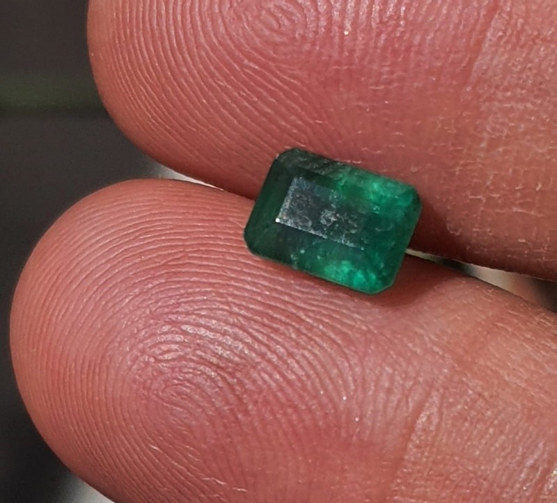 1.10 Carat Emerald Zambian origin Octagon shape faceted (7x5x4 mm) gallery